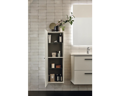 Modernes Badezimmer mit offenem Hängeschrank und Waschtischunterschrank