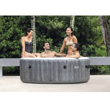 Aufblasbarer Whirlpool mit vier Personen im Freien