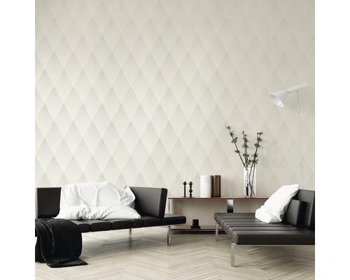 Wohnzimmer mit Tapete mit geometrischem Rautenmuster