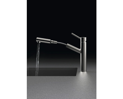 Küchenarmatur mit ausziehbarer Spülbrause am Spülbecken