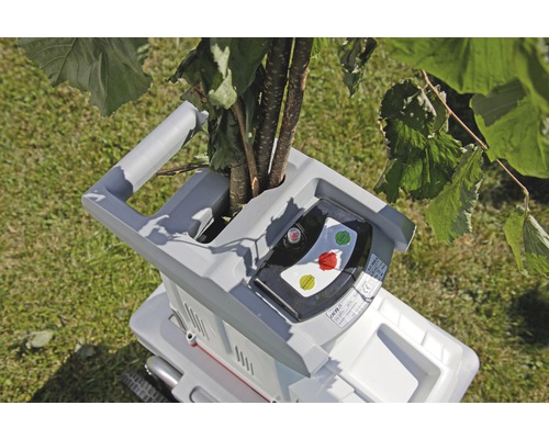 Gartengerät zum Zerkleinern von Ästen und Zweigen