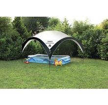 Coleman Pavillon mit Kinderpool im Garten.