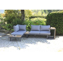 Gartensitzgruppe mit grauem Polster auf einer Terrasse