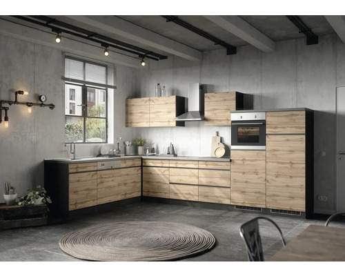Moderne Küche mit Holzfronten, Edelstahlgeräten und Betonwand