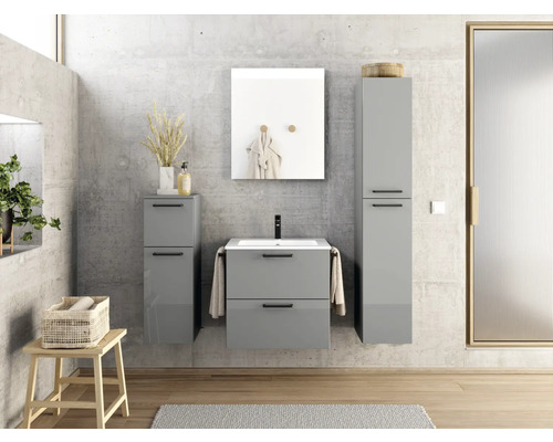 Modernes Badezimmer mit Waschbecken, Spiegel, Unterschrank und Hochschrank in Grau.