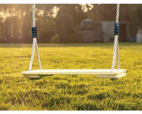 Holzschaukel mit Seilen für den Garten