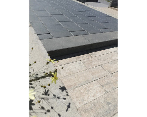 Verlegung von Betonpflastersteinen im Außenbereich