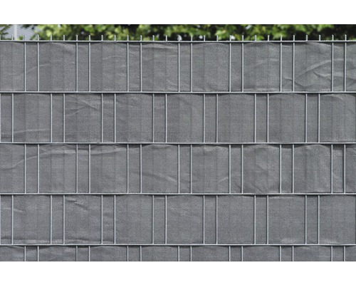 Sichtschutzzaun aus Metall mit Stoffbespannung