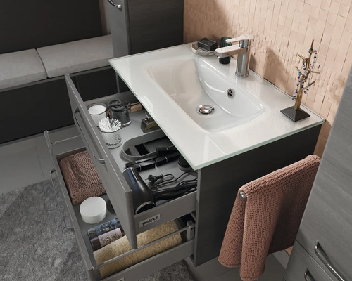 Badezimmerwaschtisch mit offenem Schubladensystem zur Aufbewahrung von Badutensilien