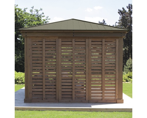 Holzpavillon mit Lamellenwänden im Garten