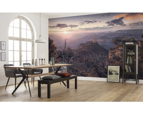 Wohnzimmer mit Fototapete Grand Canyon bei Sonnenaufgang, Esstisch und Vitrine