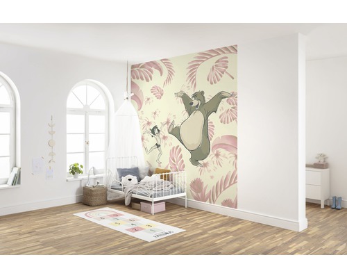 Kinderzimmer mit Dschungelbuch Tapete, Bett und Spielteppich