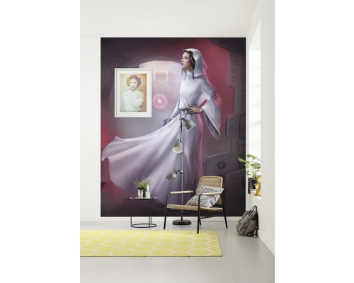 Raum mit Star Wars Prinzessin Leia Wandbild, Sessel und gelbem Teppich