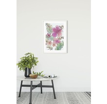 Gerahmtes Poster mit Blumenmotiv an der Wand