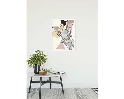 Dekoratives Bild mit Elefant Dumbo in einem hellen Raum