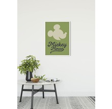 Dekoratives Mickey Mouse Wandbild im Rahmen über einem Tisch