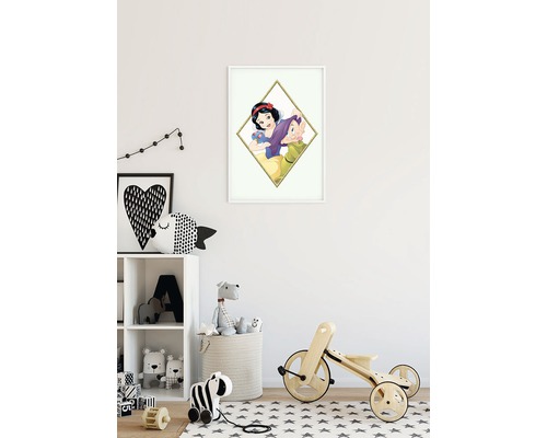 Kinderzimmer mit Wandbild von Schneewittchen und einem der sieben Zwerge