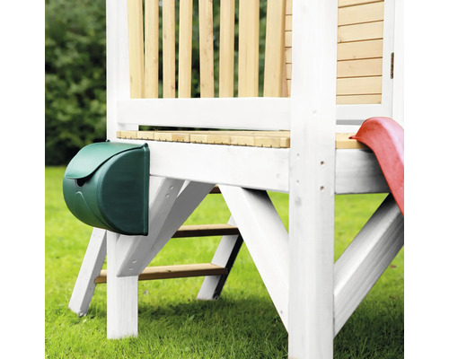 Grüner Briefkasten an einem Spielturm