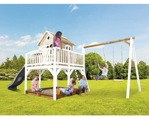 Spielplatz mit Spielhaus, Rutsche, Schaukel und Sandkasten für Kinder