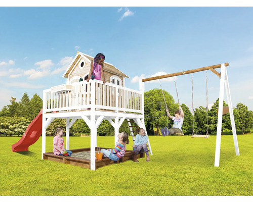 Spielplatz mit Schaukel, Sandkasten, Rutsche und Spielhaus für Kinder