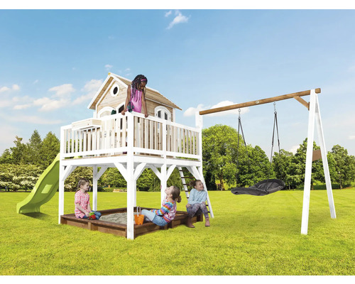 Kinderspielplatz mit Rutsche, Sandkasten, Schaukel und Spielhaus