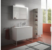 Modernes Badezimmer mit Waschtisch, Spiegelschrank und Hochschrank
