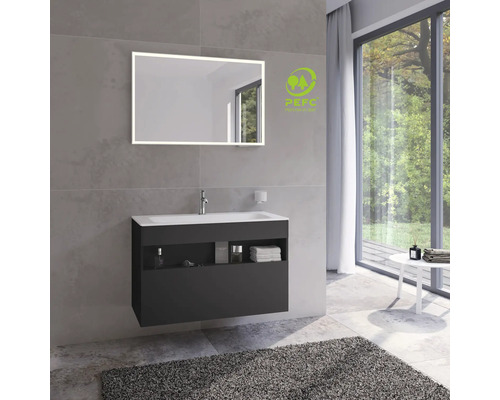 Modernes Badezimmer mit Waschbeckenunterschrank, Spiegel mit Beleuchtung und Fenster