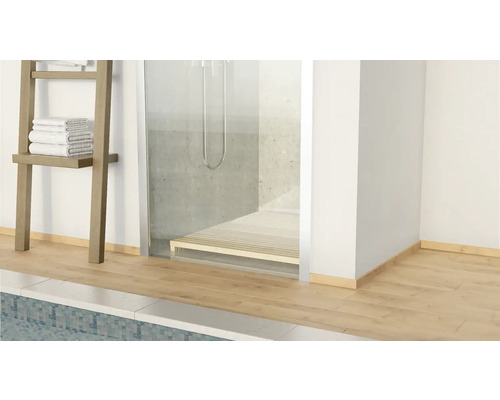 Badezimmer mit Dusche und Handtuchhalter