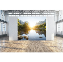 Fototapete mit Landschaftsmotiv in hellem Raum