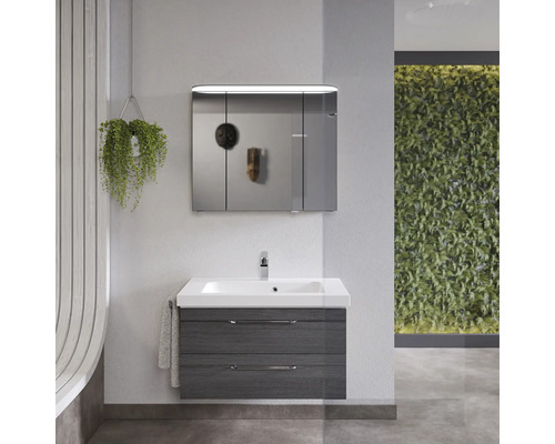 Modernes Badezimmer mit Waschtisch, Spiegelschrank und Wandbegrünung