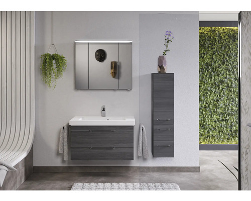 Modernes Badezimmer mit Waschbeckenunterschrank, Spiegelschrank und Hochschrank