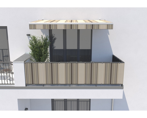Balkon mit Markise und Sichtschutz