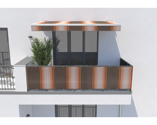 Balkon mit Markise und Sichtschutz