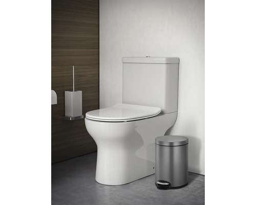 Badezimmer-Szene mit Toilette, Toilettenbürste und Abfalleimer