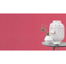Dekoratives Stillleben mit Lampe, Vase und Dekoration auf einem Tisch