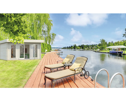 Gartenhaus Palmako Bret 14,8 m² inkl. Fußboden 502 x 442 cm natur Gartenhaus auf einer Holzterrasse mit Liegestühlen am See