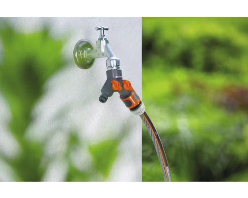 Wasserhahn mit Verteiler und Gartenschlauch