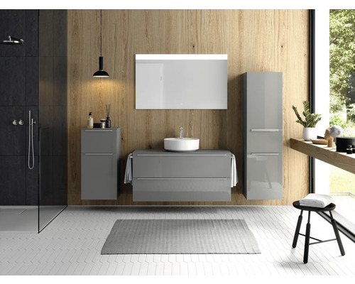 Modernes Badezimmer mit grauem Waschtisch, Spiegelschrank, Hochschrank und Dusche.