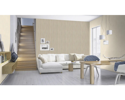 Helles Wohnzimmer mit Treppe, Sofa, Esstisch und Wandpaneelen