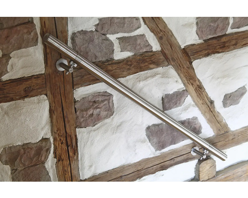 Edelstahlhandlauf an einer Wand montiert