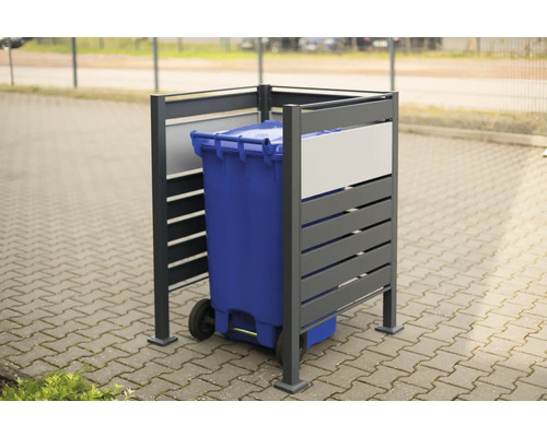 Mülltonnenbox mit blauer Mülltonne