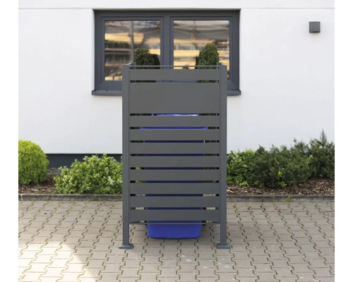 Graue Mülltonnenbox mit horizontalen Lamellen zur Mülltonnenverkleidung im Außenbereich.