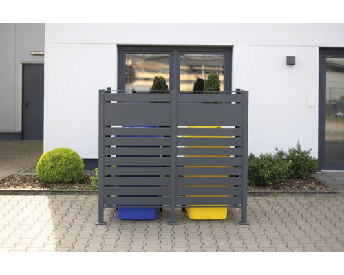 Mülltonnenbox mit zwei Mülltonnen