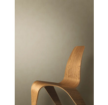 Holzstuhl mit geschwungenem Design