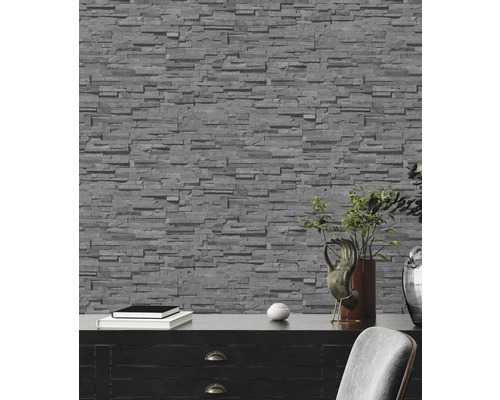 Graue Steinoptik-Tapete im Innenraum