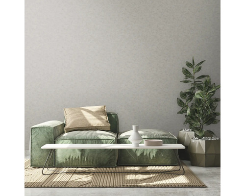 Wohnzimmer mit modularem Sofa, Beistelltisch, Zimmerpflanze und Teppich