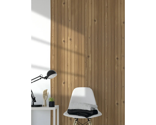 Holzpaneelwand im Innenraum mit Schreibtisch und Stuhl