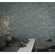 Tapete mit gewelltem Muster im japanischen Stil an einer Wand
