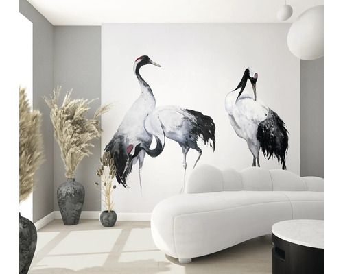 Wohnzimmer mit Kranich Wandtattoo, Sofa und Dekoration