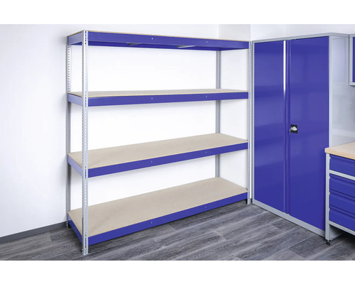 Regalsystem mit vier Ebenen und Werkstattschrank im Raum